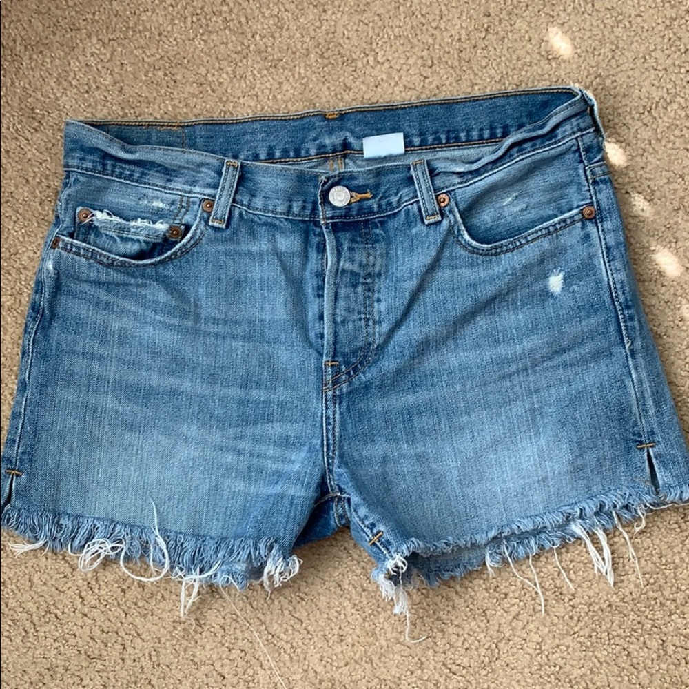 Levi’s 501 boyfriend cut offs